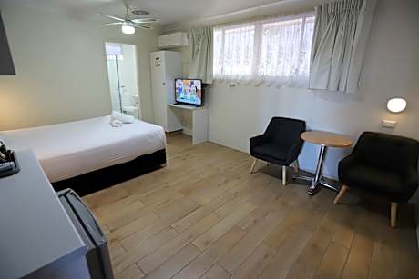 Executive Queen Room (Not Pet Friendly)