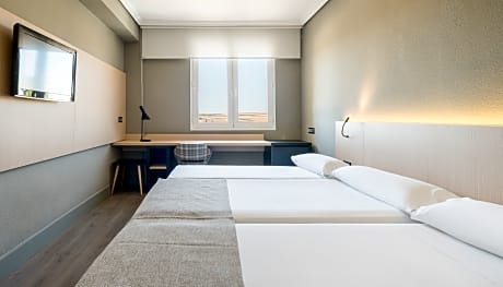 PREMIUM DOUBLE ROOM + EXTRA BED (3 ADULTS)