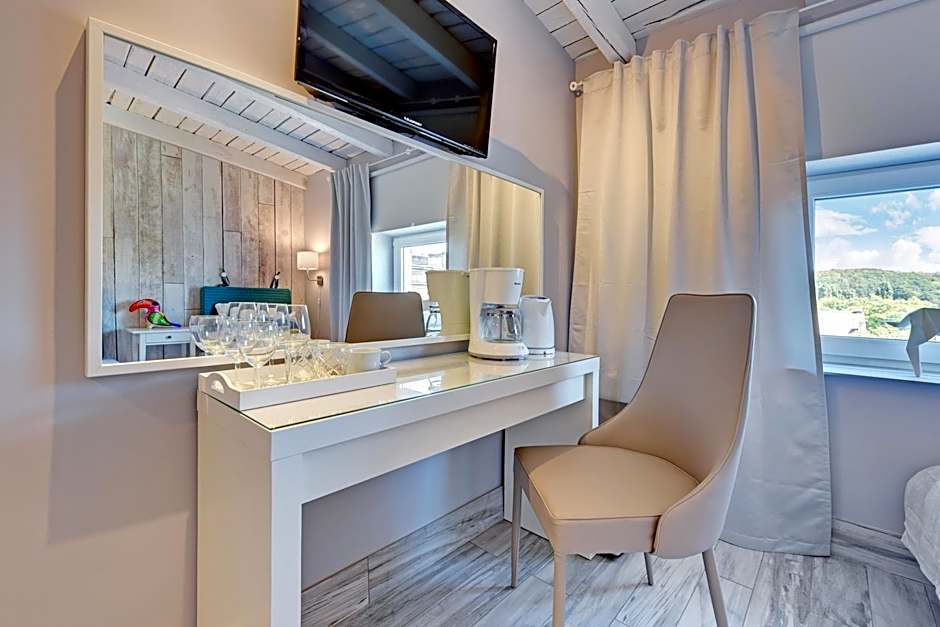 Kamienica Gdynia hotelowe komfortowe łóżka, plaża Orłowo molo