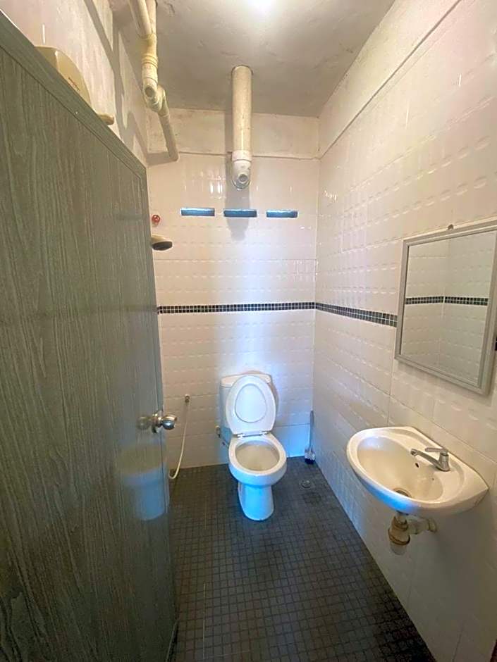 OYO 90910 Homestay D Lalang Inn