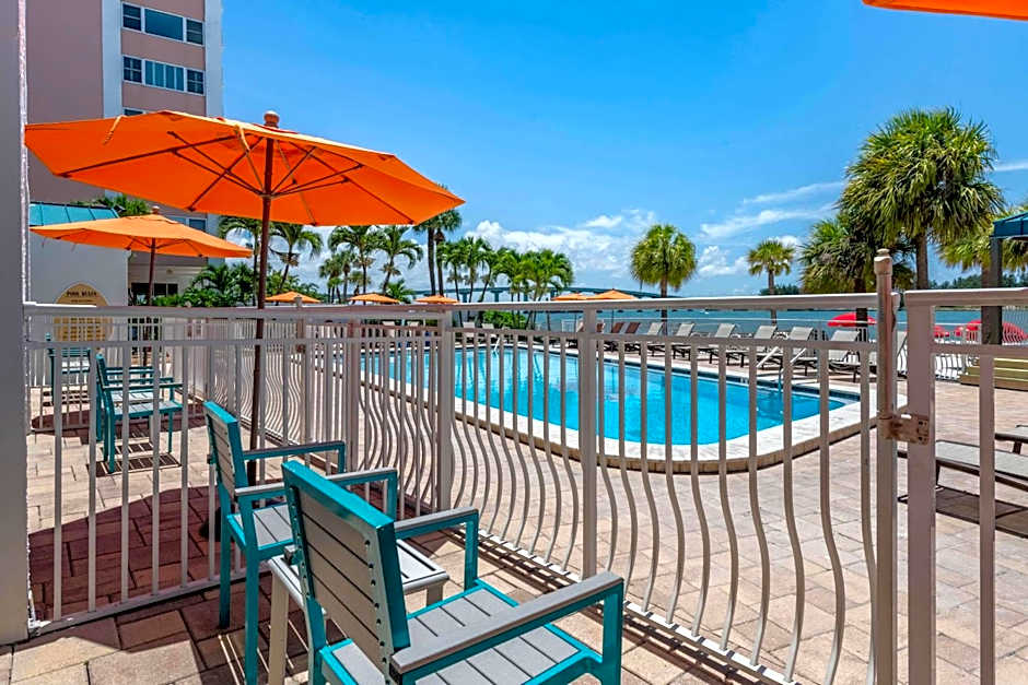 Winter the Dolphin's Beach Club, Ascend Hotel Collection
