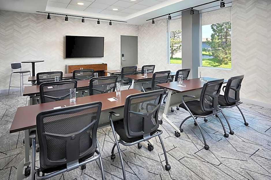 Aloft Montreal Airport