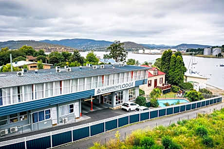 Waterfront Lodge Motel