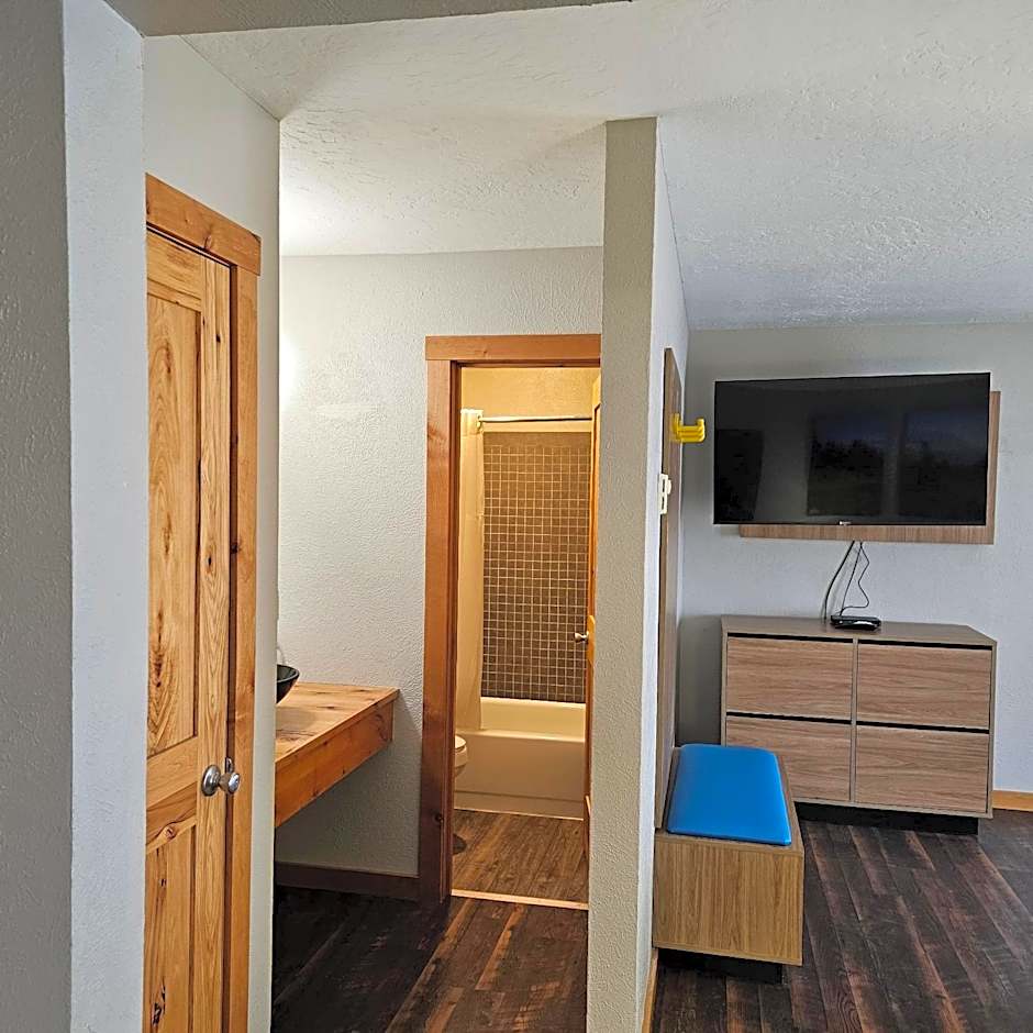 Days Inn and Suites by Wyndham Downtown Missoula-University