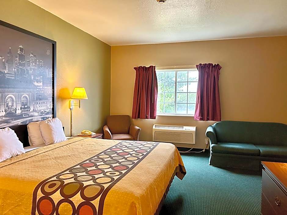 Super 8 by Wyndham Platte City Kansas City Area