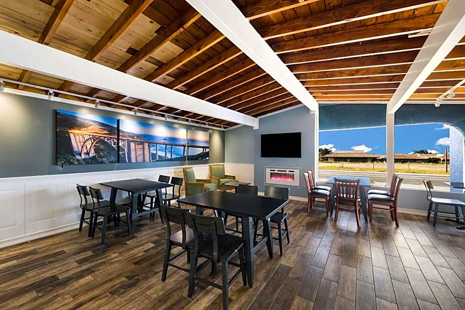 Pacific Coast Roadhouse Hotel