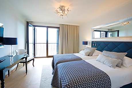 Deluxe Double/Twin Room Sea View and French Balcony