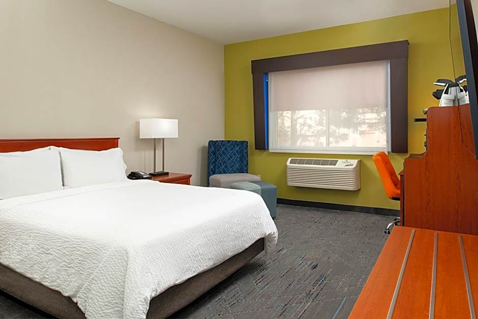 Holiday Inn Express Hotel & Suites Farmington By IHG