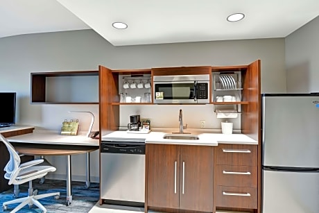 1King Mobilty/Hearing Access Ri Shwr Suite Ns