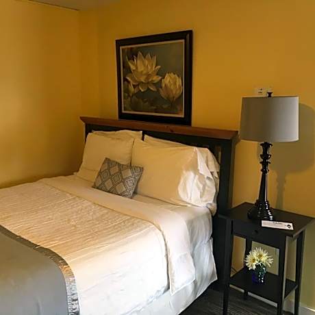 One Double Bed with Kitchenette