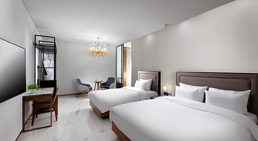 N Bridge Hotel