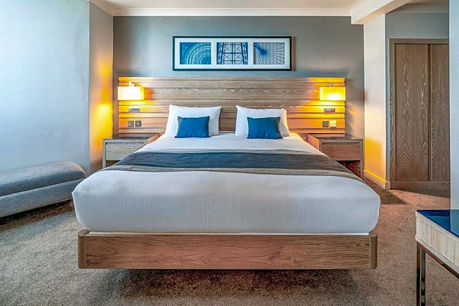 Photo 1 of 11 of Suite