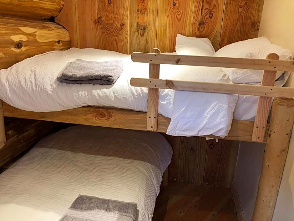 Coed y Marchog Woodland Retreat