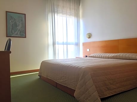 Double Room (1 Adult)