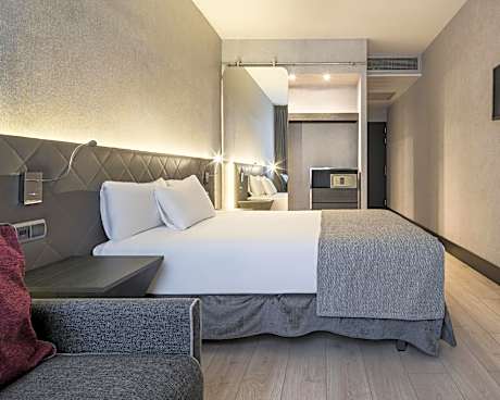 Triple (2 Adults + 1 Child)