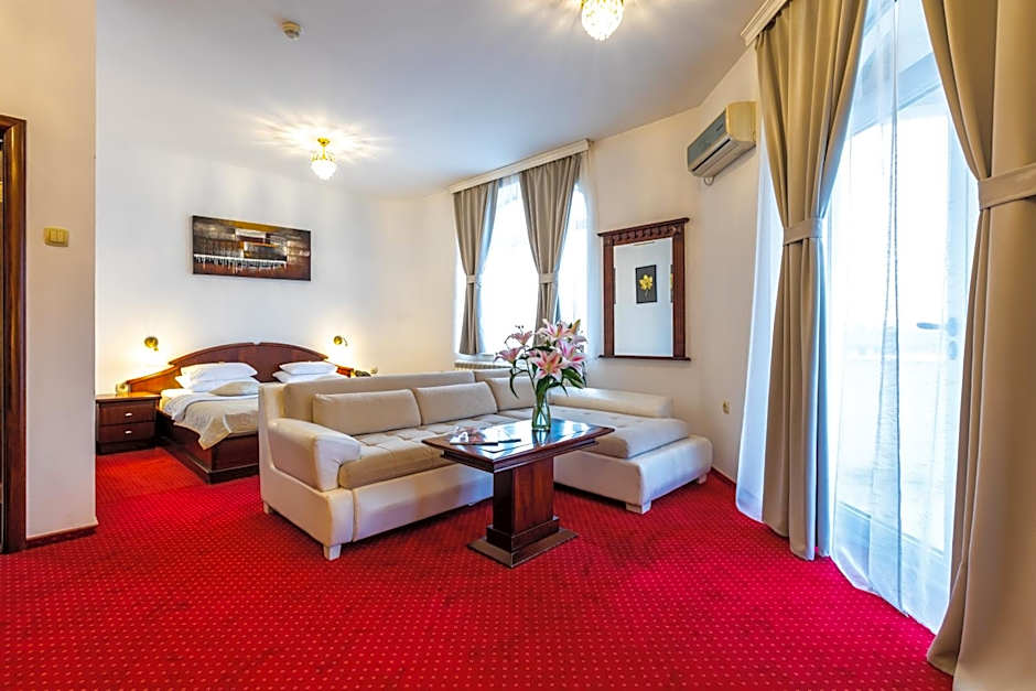 Garni Hotel Royal Crown