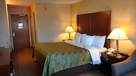 1 King Bed, Nonsmoking