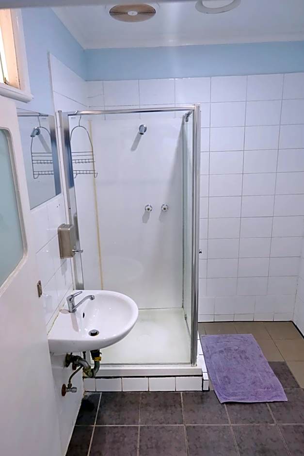 Pint On Punt Backpackers