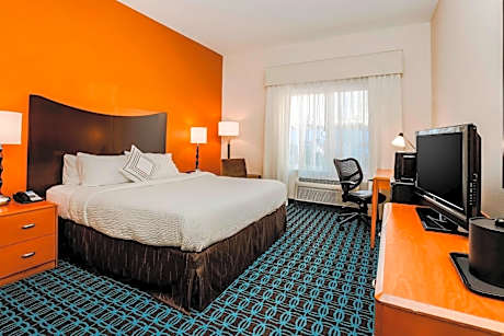 King Room with Adapted Tub - Mobility and Hearing Accessible