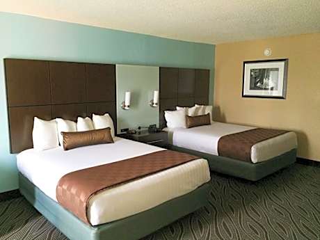 Queen Room with Two Queen Beds with Roll-In Shower - Mobility Access