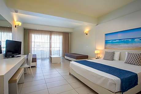 Junior Suite with Pool View