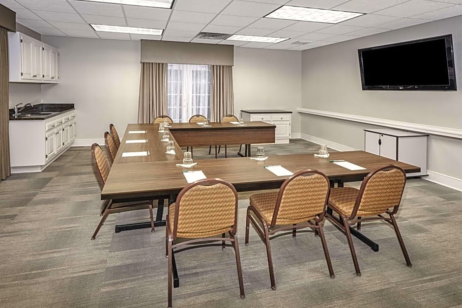 Homewood Suites by Hilton Indianapolis At The Crossing