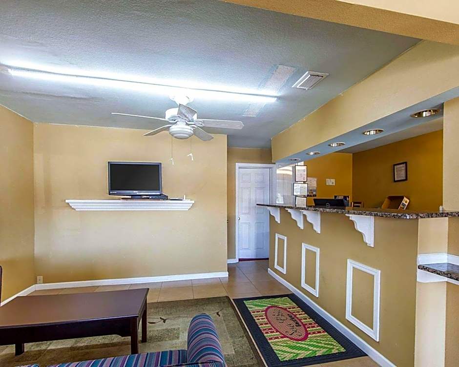 Days Inn by Wyndham Calhoun GA I-75 and US-41 