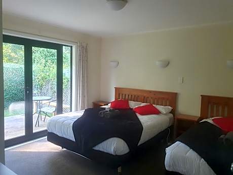 Deluxe Two-Bedroom Apartment