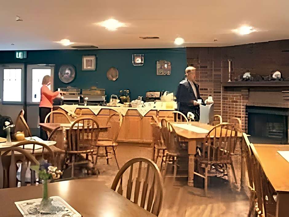 Ivy Court Inn and Suites