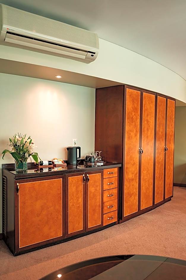 Suites Camino Real