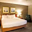 La Quinta Inn & Suites by Wyndham Milwaukee Airport / Oak Creek