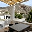 Birds Villa Apartments with Heated Pool - Including Car and Breakfast