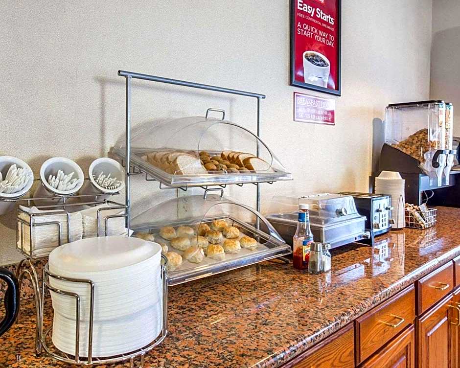 Econo Lodge Brunswick Travel Center