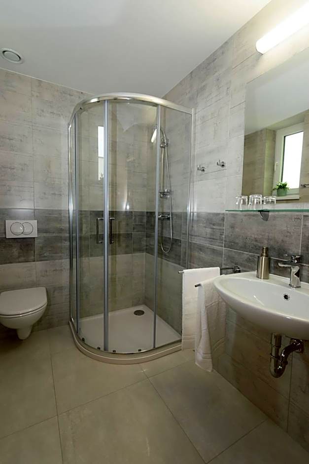 Solid Gold Garni Hotel