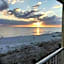 Sandy Bottoms Beachfront Studio On The Sand