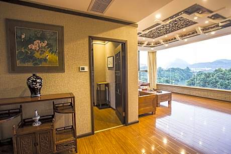 Suite with Mountain View