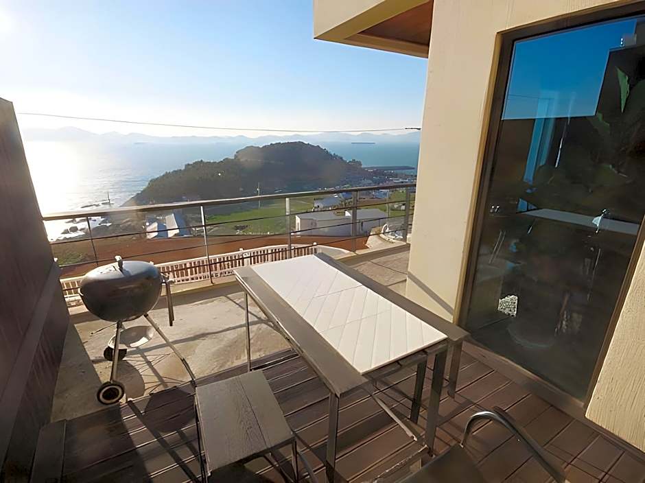 Whales Dream Pension