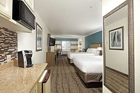 2 Queen Standard Communications Mobility Accessible Tub