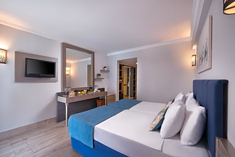 DOUBLE SINGLE USE GARDEN VIEW