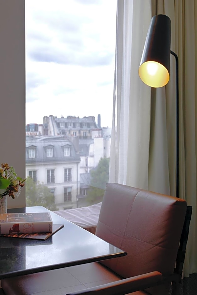 Renaissance by Marriott Paris Republique Hotel