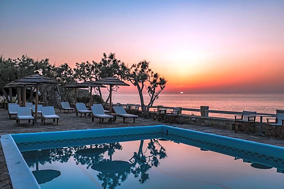 Cavos Bay Hotel & Studios