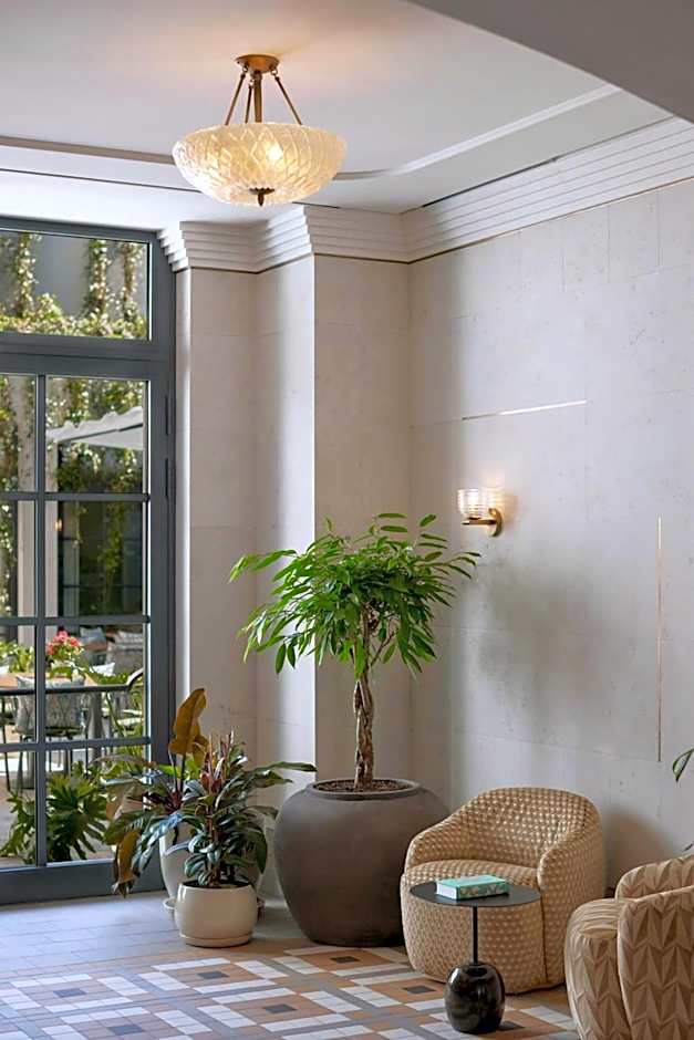 Stradom House, Autograph Collection