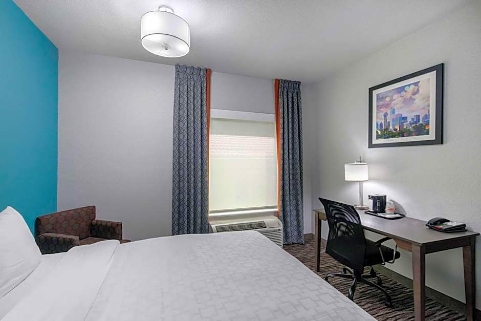Clarion Inn & Suites DFW North