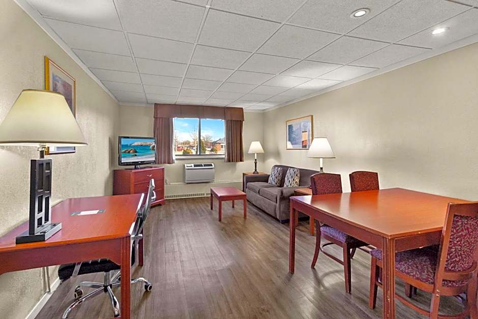 Quality Inn & Suites Downtown