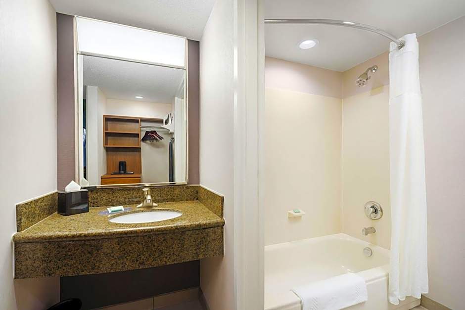 Courtyard by Marriott Atlanta Buckhead