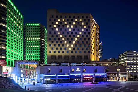 DoubleTree by Hilton Montreal Downtown
