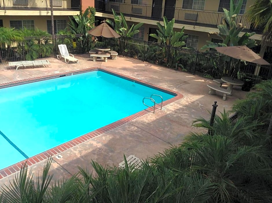 American Inn & Suites