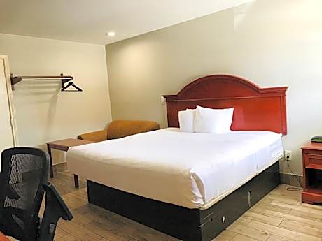 1 King Bed, Nonsmoking