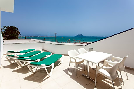 2 Bedrooms Apartment Sea View