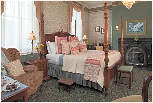 Carlisle House Bed and Breakfast